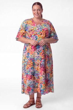 PRE-ORDER | Maxi Jurk Karin 135cm | Color Splash | Vlindermouw | Venezia Travelstof