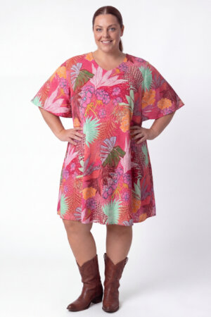 PRE-ORDER | Jurk Karin 110cm | Pink Paradise | Vlindermouw | Venezia Travelstof